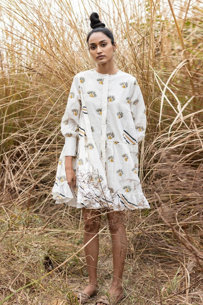 Field of Daisies Fashion Khara Kapas