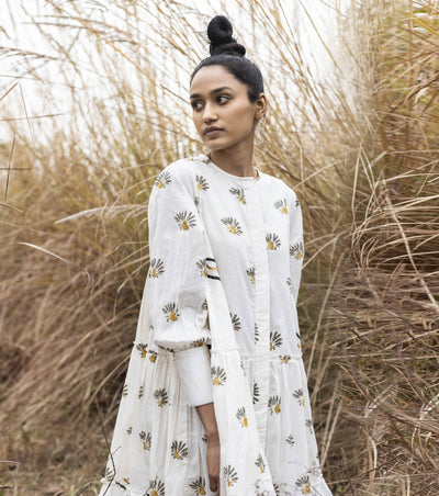 Field of Daisies Fashion Khara Kapas