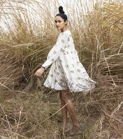Field of Daisies Fashion Khara Kapas