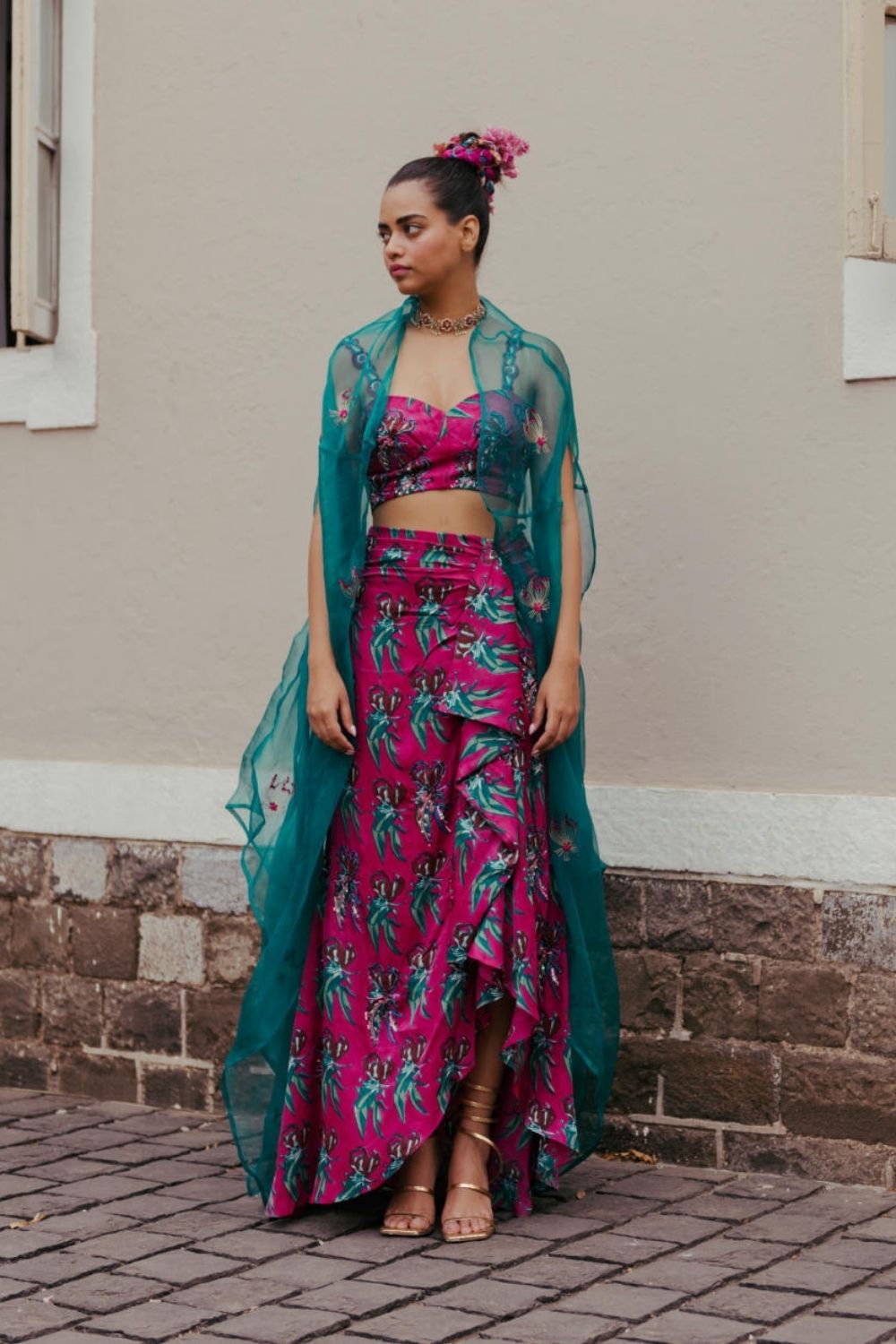 Gajner Silk Set With Cape Fashion JodiLife