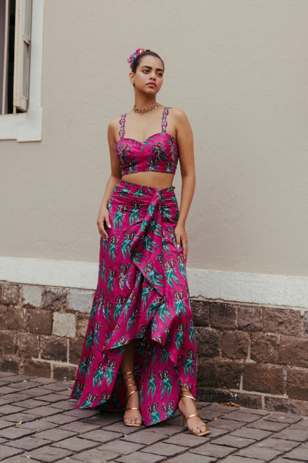 Gajner Silk Set With Cape Fashion JodiLife