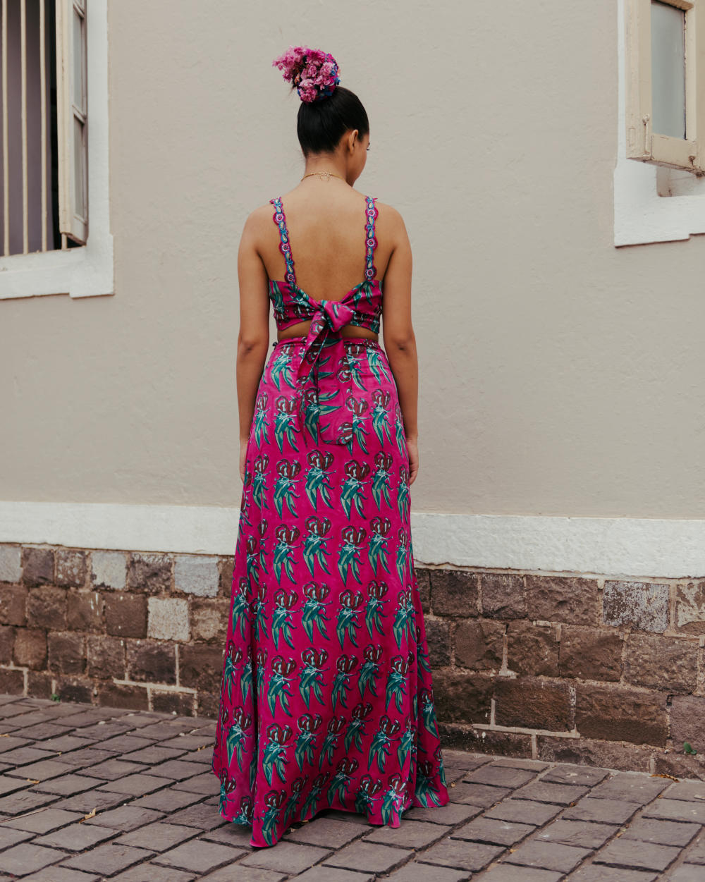Gajner Silk Set With Cape Fashion JodiLife