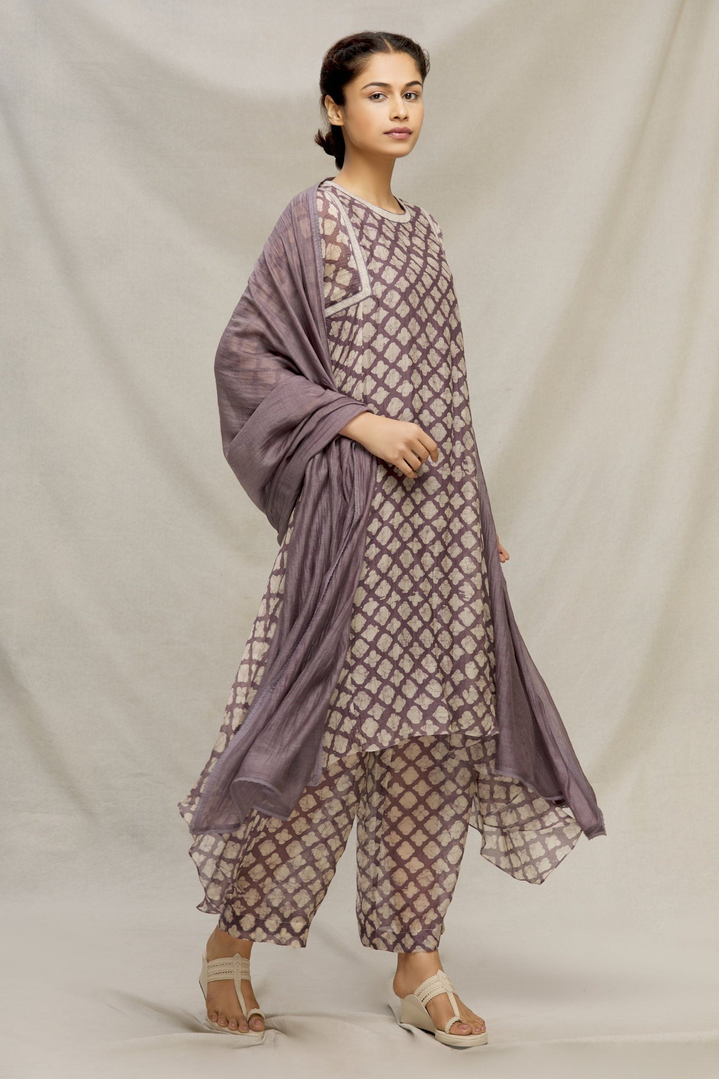 GREY THREAD EMBROIDERED KURTA SET Fashion MYOHO 