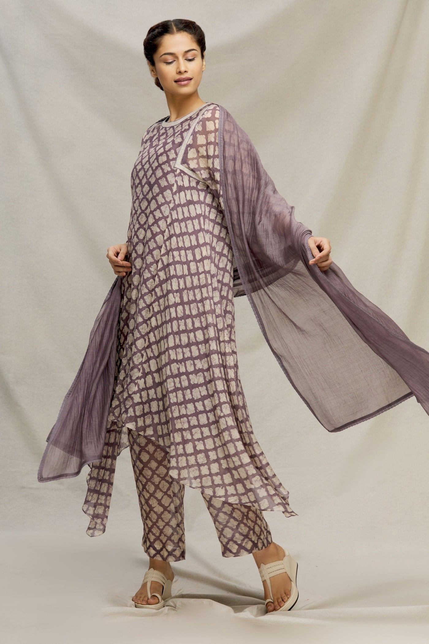 GREY THREAD EMBROIDERED KURTA SET Fashion MYOHO 