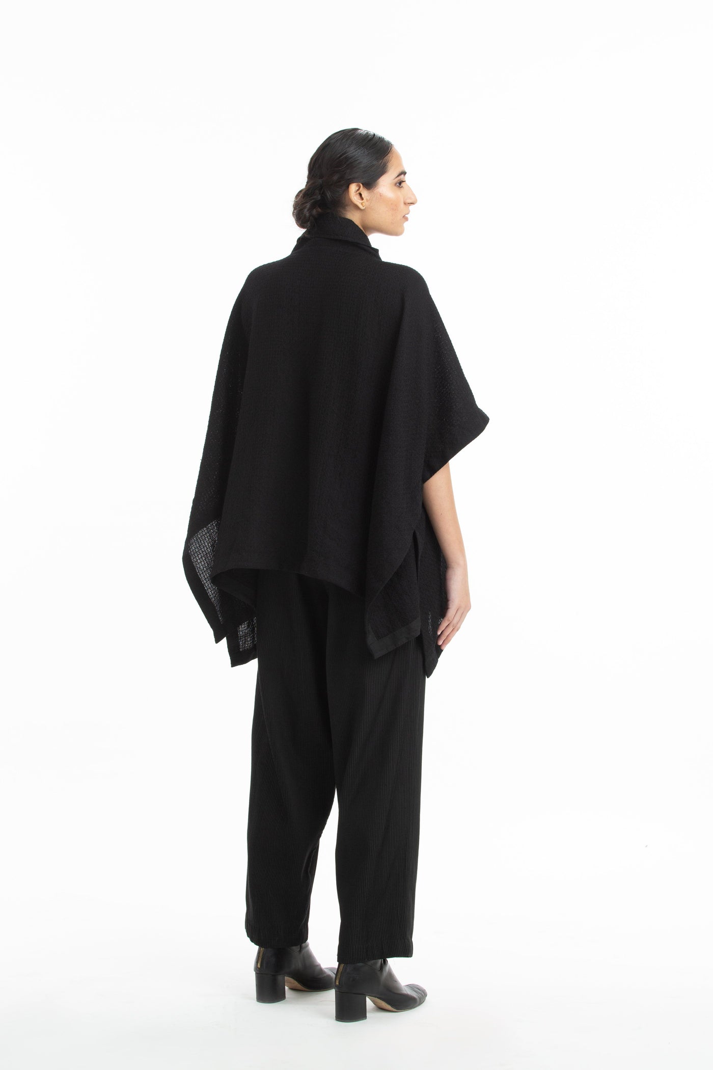 Handwoven Black Marino Wool Cape Fashion Akaaro