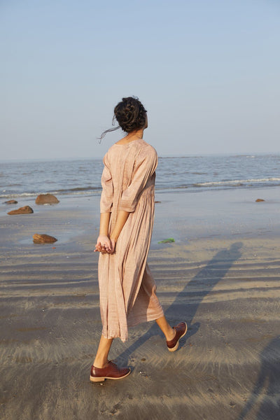 Kiara Hosts A Sunday Brunch In Rose Smoke Fashion The Plavate 