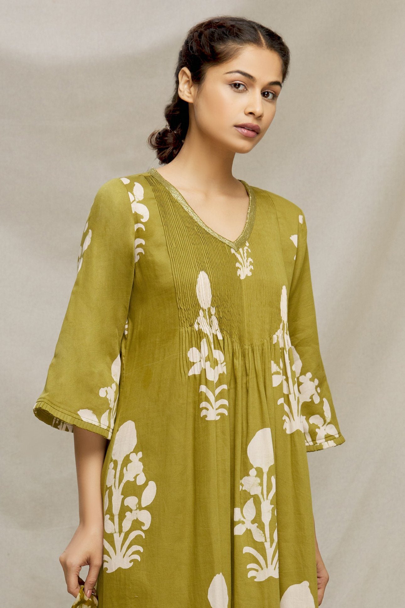 MEHENDI GREEN EMBROIDERED KURTA SET Fashion MYOHO 