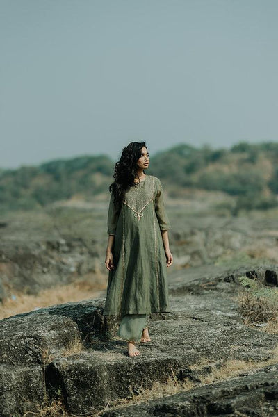 Olive Firdaus Abho and Izaar Fashion Nirjara