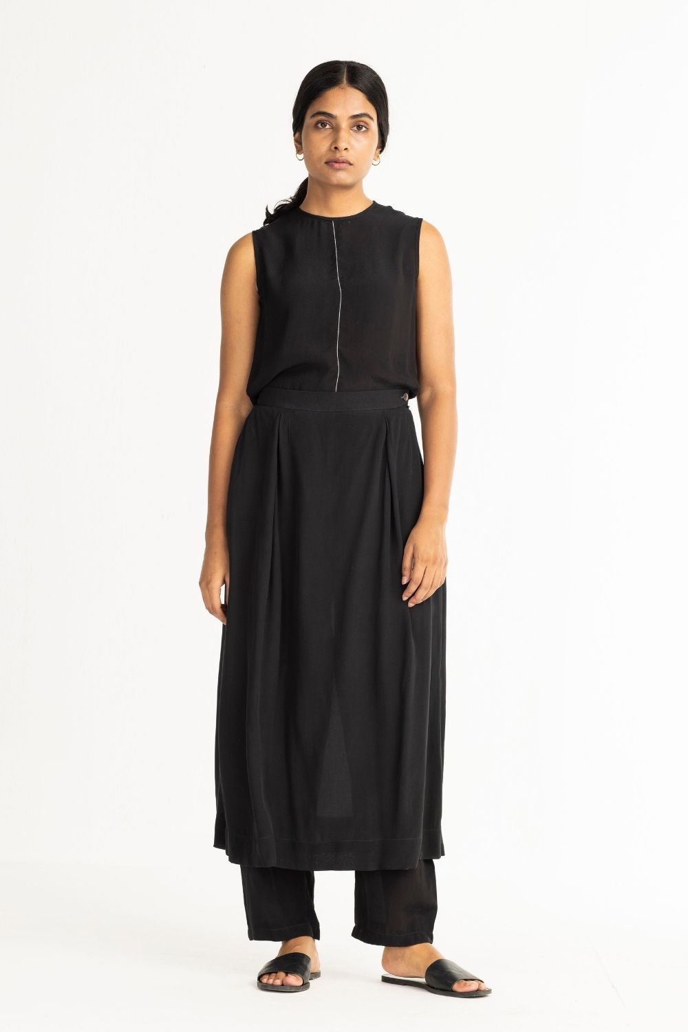 Short Round Top - Black Fashion THREE