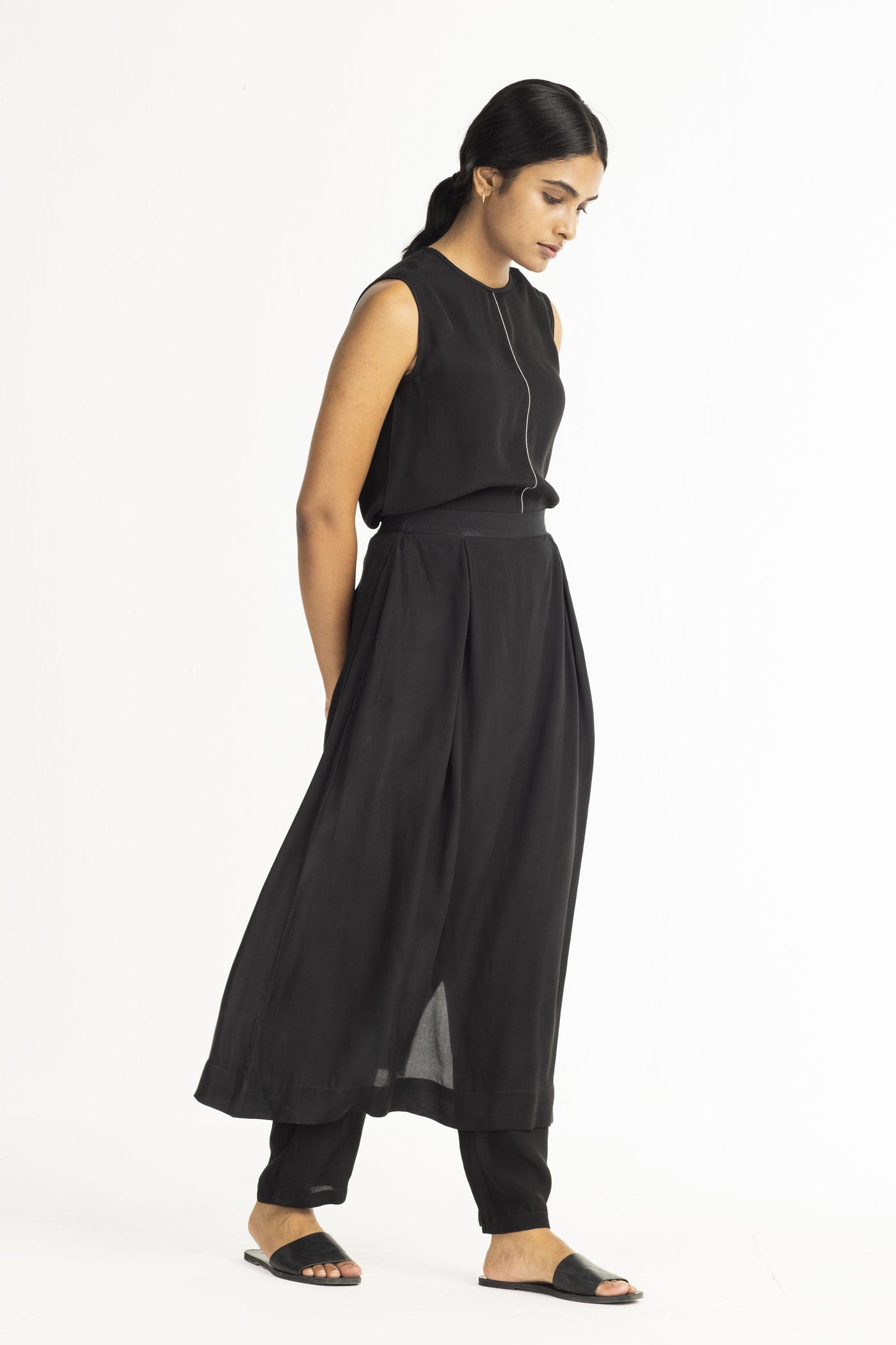 Short Round Top - Black Fashion THREE